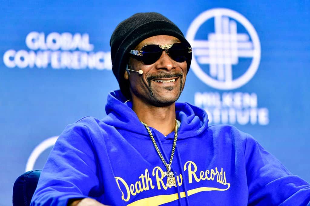 Snoop Dogg Leaves Fans Skeptical After Announcing He's \"Giving Up Smoke\"