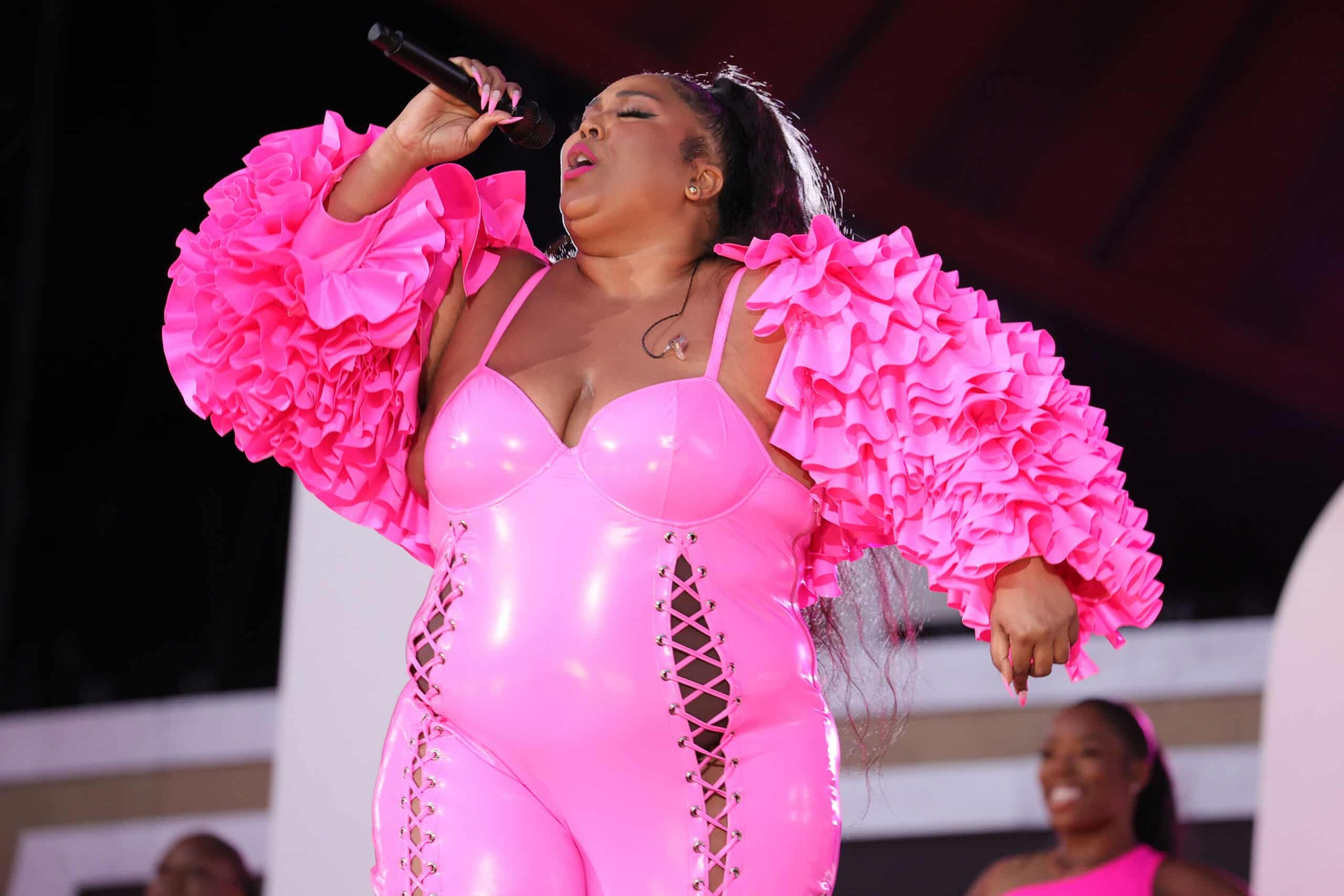 Lizzo Brings Out Drag Queens In TN Performance After State Ban